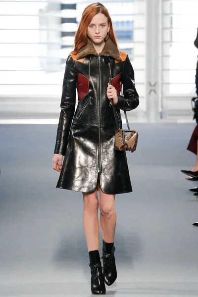 Look 16